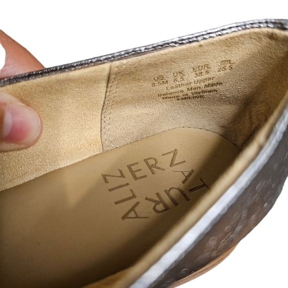 Naturalizer silver loafers size 8.5 - Picture 7 of 7